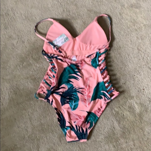 Bathing suit - Picture 2 of 4